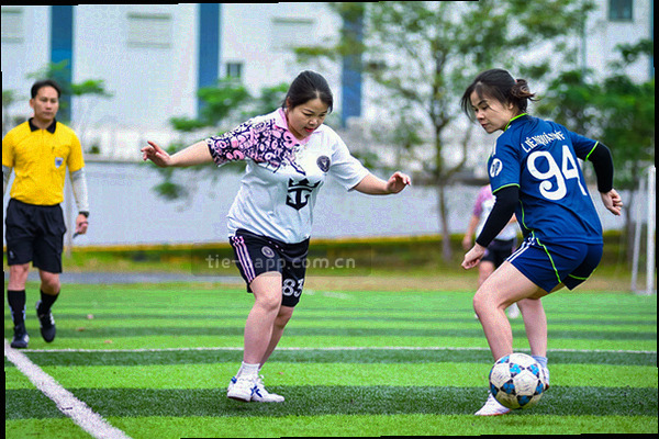 BAPP 品牌定位抽象图：数据节点与竞技场融合